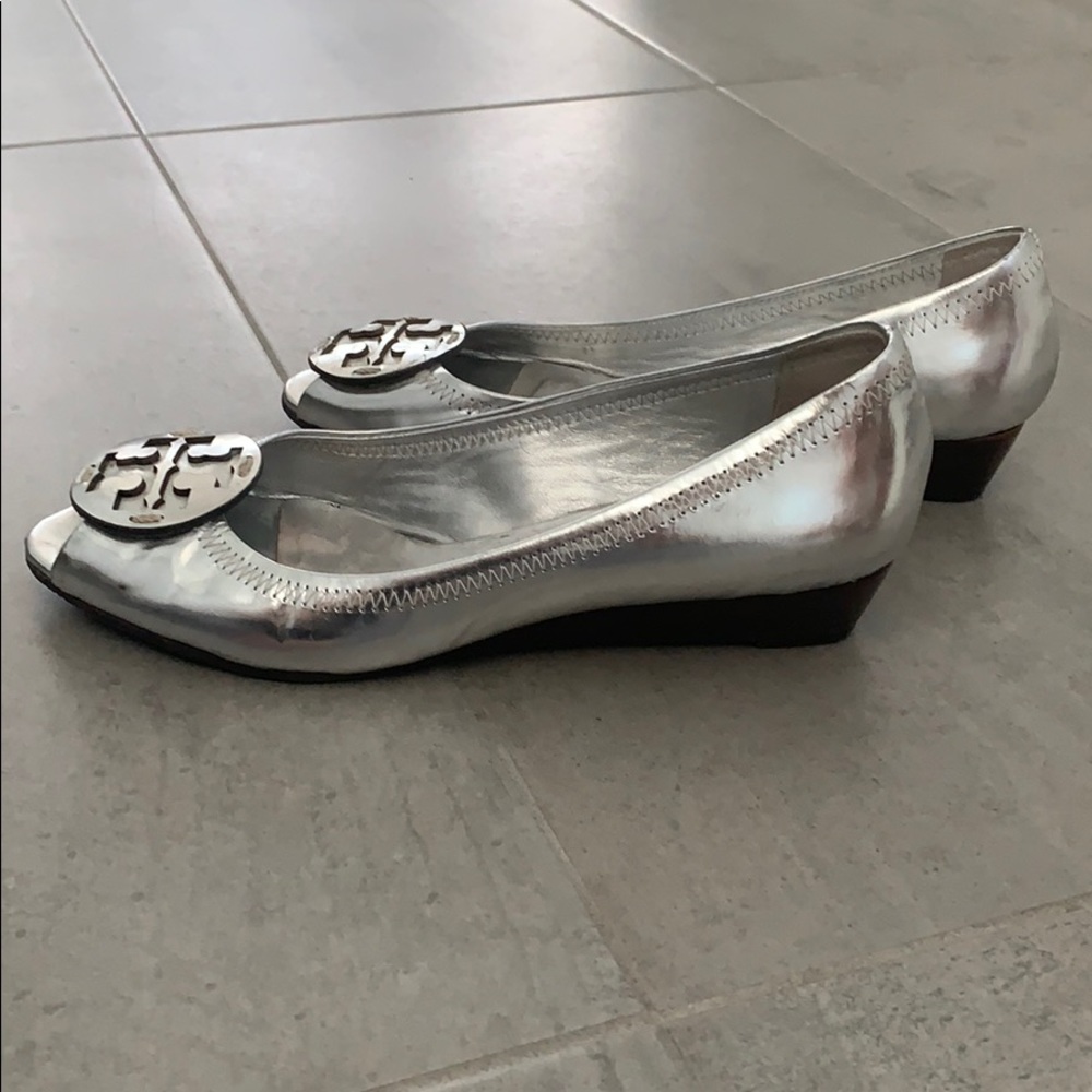 Tory Burch flats with a small wedge LIKE NEW